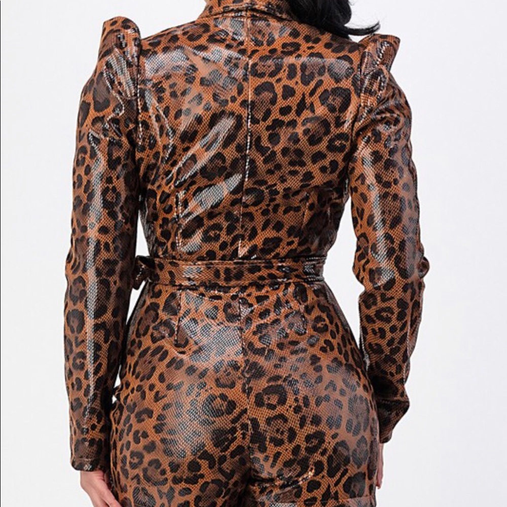 Clothes - Picture 6 of 11